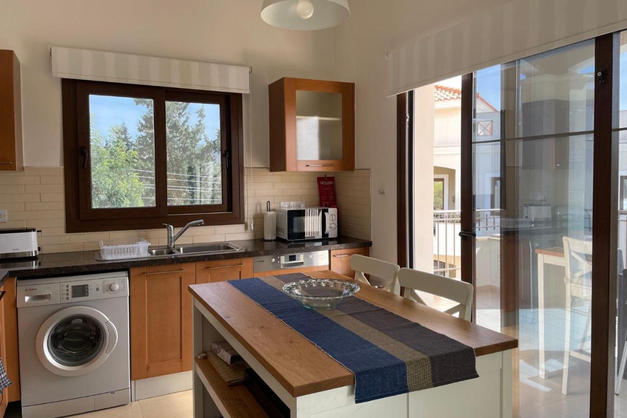 Eleona'S Royal Gardens By Yiota - Luxury 2 Bed Apartment In Exclusive Complex Пея Екстериор снимка